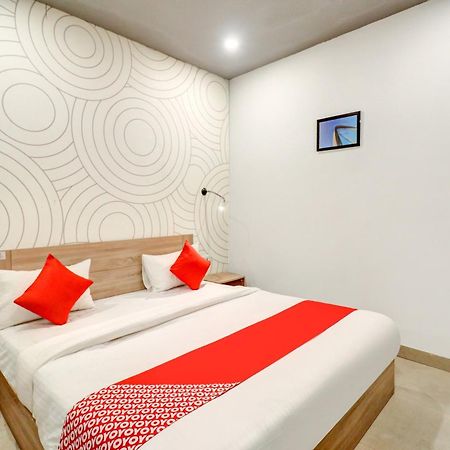 Hotel O Jps Grand Hotel New Delhi Buitenkant foto