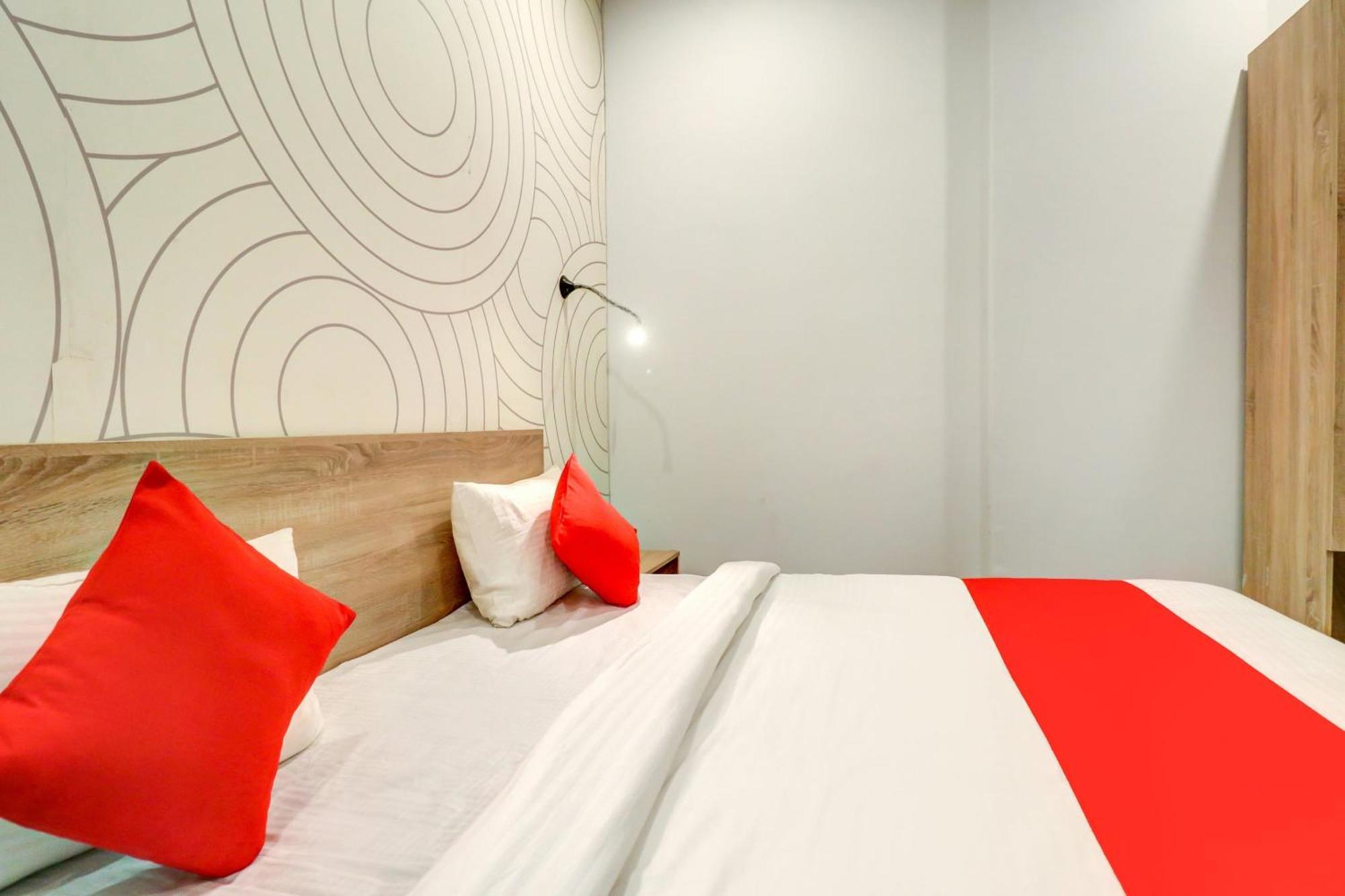 Hotel O Jps Grand Hotel New Delhi Buitenkant foto