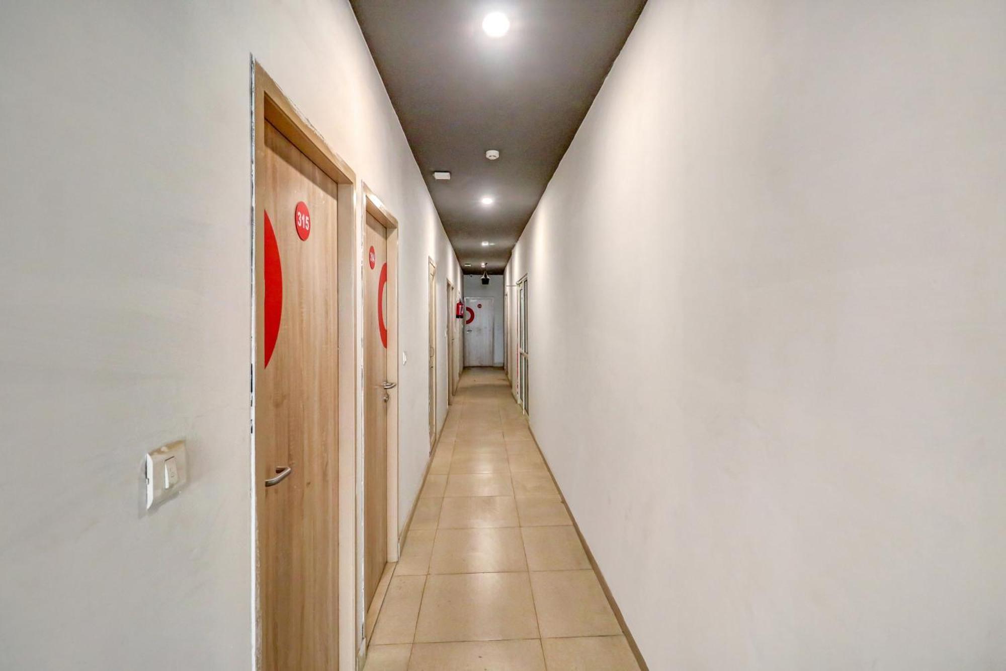 Hotel O Jps Grand Hotel New Delhi Buitenkant foto