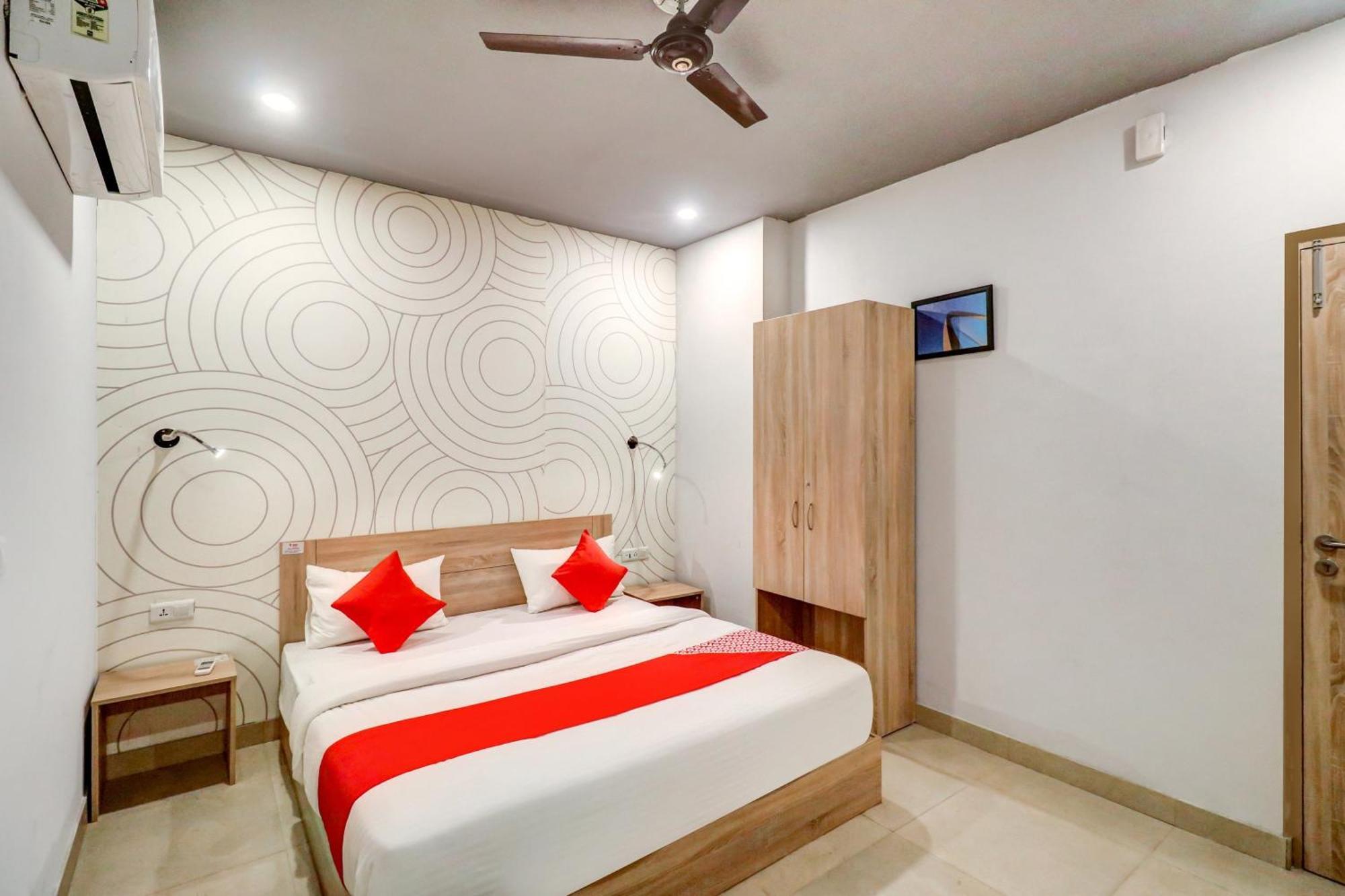 Hotel O Jps Grand Hotel New Delhi Buitenkant foto